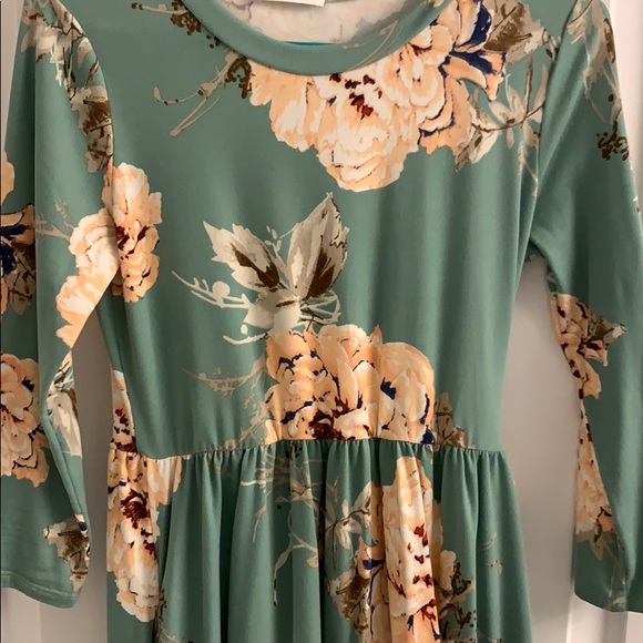 Women’s dress - Picture 2 of 2